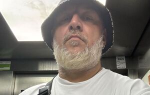 Потап больше года живет за границей