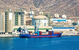 РФ продолжает поставлять нефтепродукты танкерами "теневого флота", несмотря на санкции