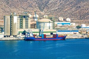 РФ продолжает поставлять нефтепродукты танкерами "теневого флота", несмотря на санкции