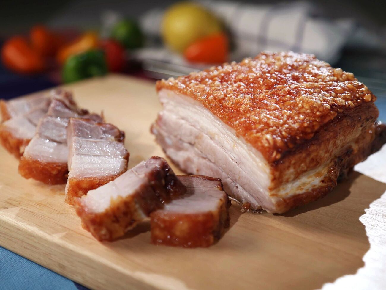 Запеченное сало вкусно есть как горячим, так и холодным