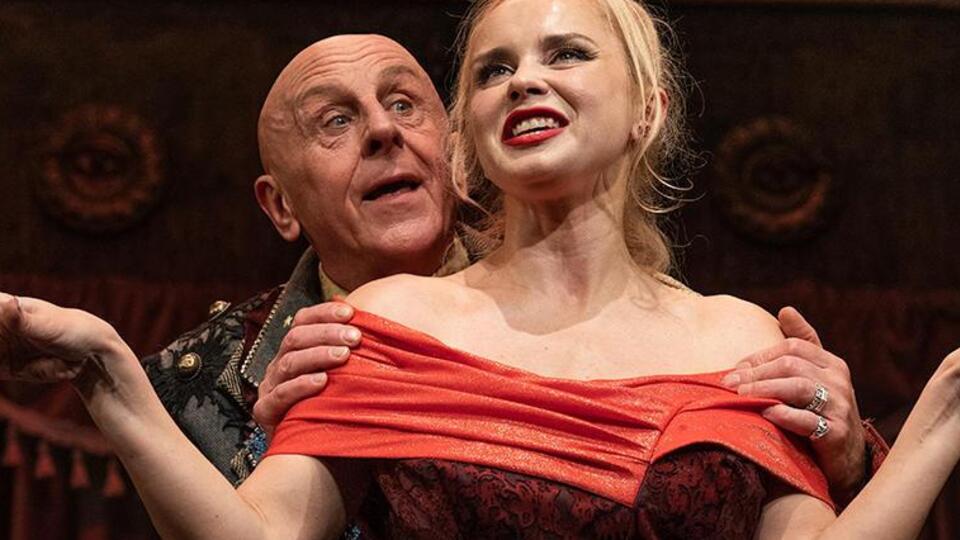 Спектакль "Кролик Гарви" в Молодом театре – один из самых популярных в репертуаре