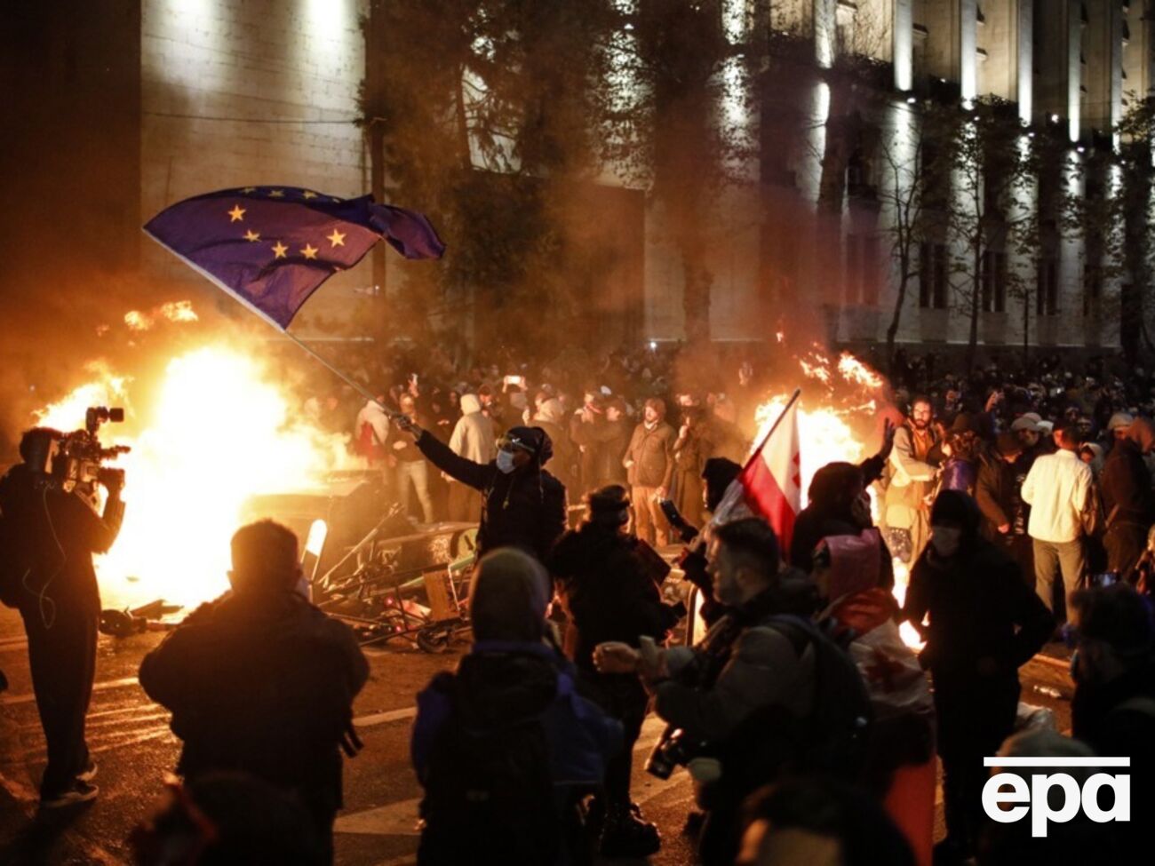 У Тбілісі поліція водометами й газом розігнала акцію протесту. Фоторепортаж