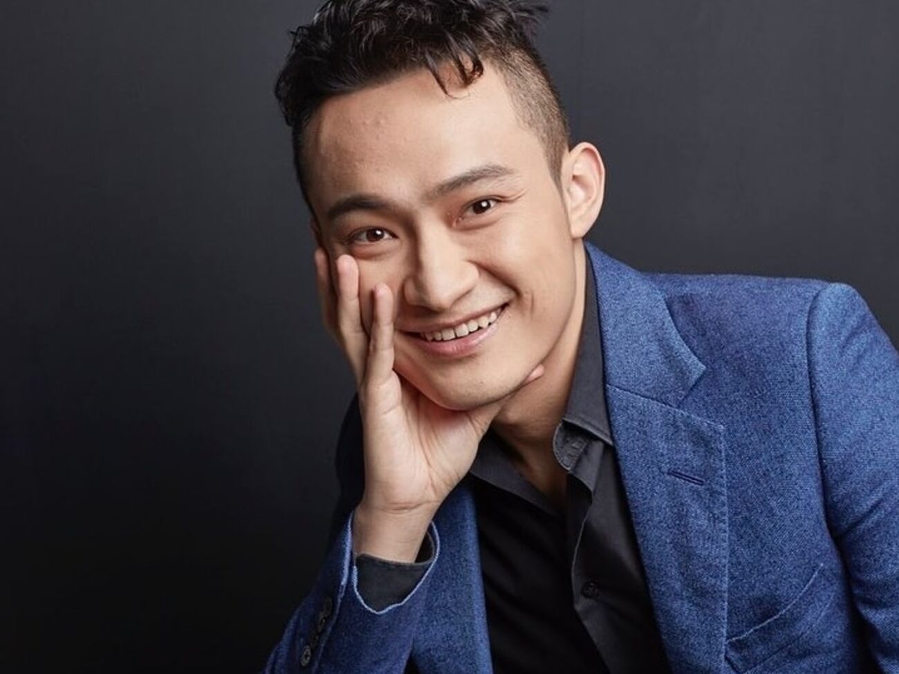 Джастін Сан купив банан на аукціоні, щоб його з'їсти