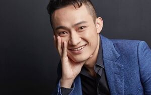 Джастин Сан купил банан на аукционе, чтобы его съесть