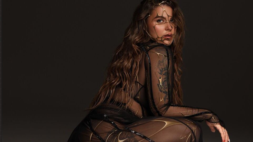 Зарицкая: Эта песня напоминает мне наш первый альбом, хотя ее текст я проживаю здесь и сейчас