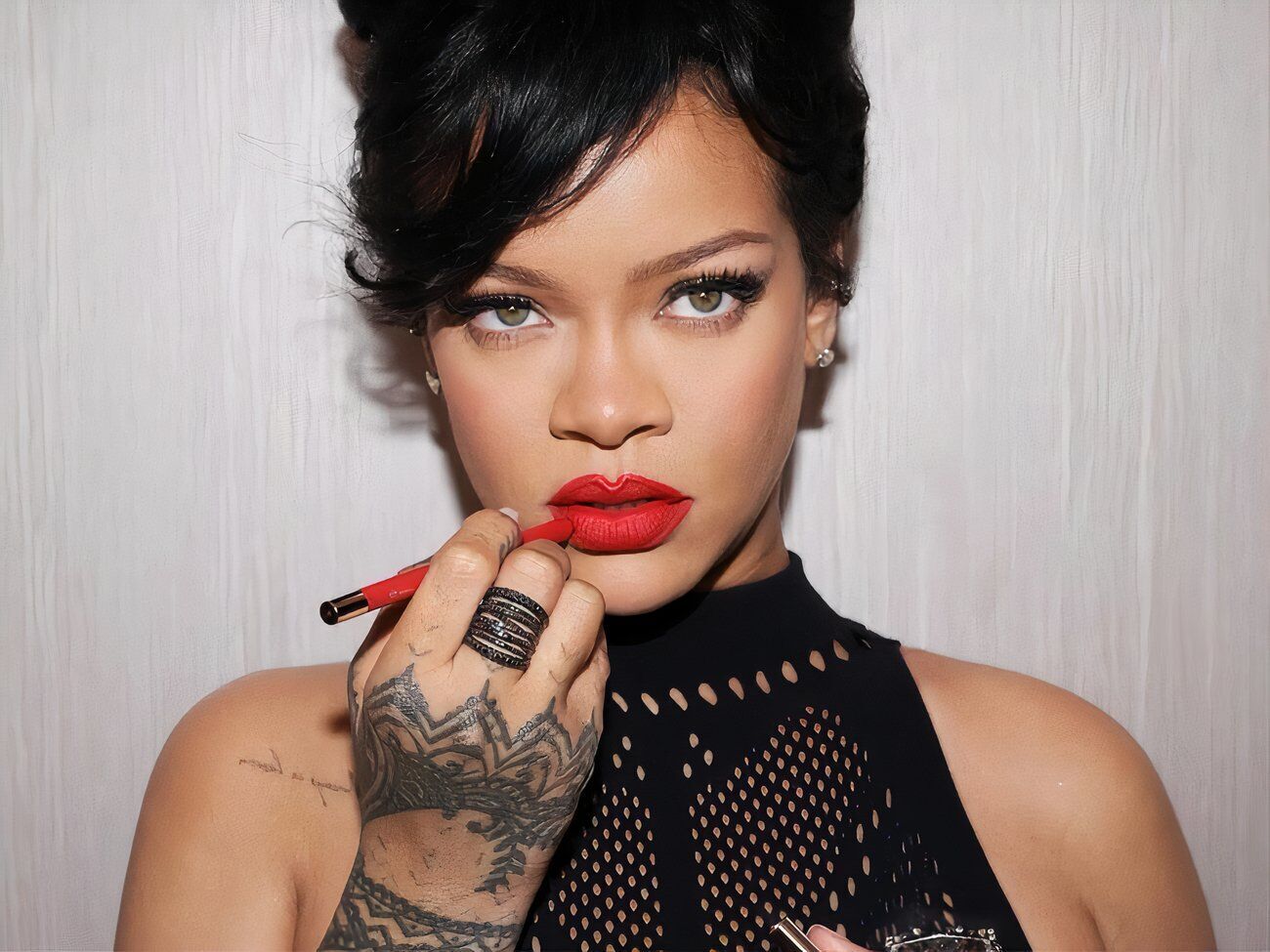 Ріанна обрала яскраву помаду