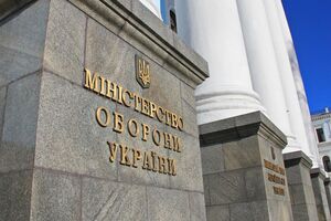 У компанії було п'ять контрактів на постачання військової форми й текстилю