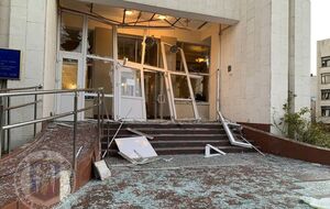 Взрывная волна повредила остекление окон общежития и в офисном здании