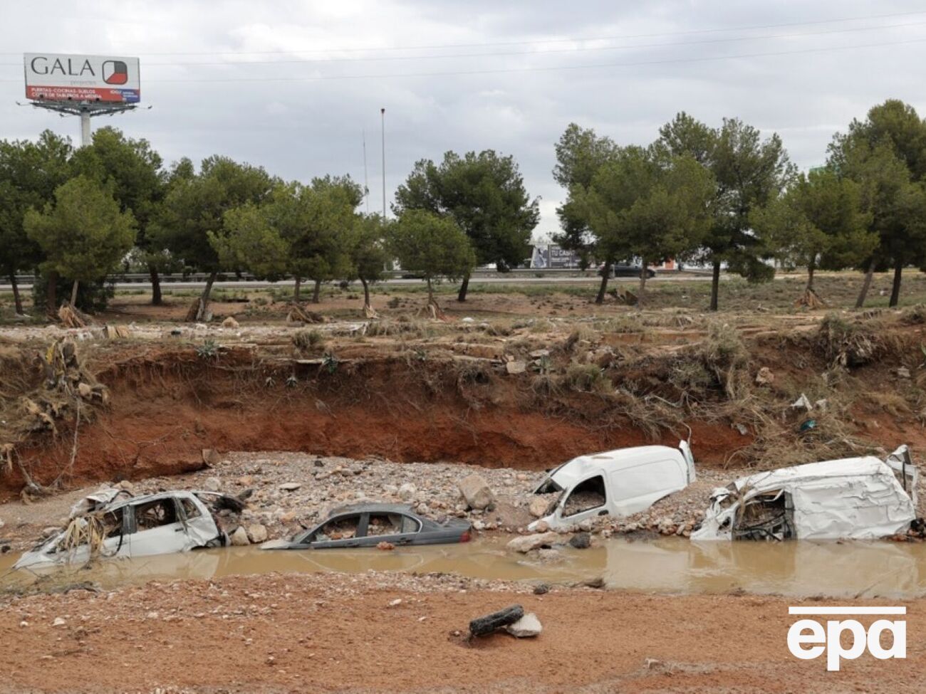 В результате стихийного бедствия в Испании погибло более 210 человек, десятки считают пропавшими без вести