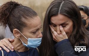 Королева Летиція плакала під час відвідування міста, яке найбільше постраждало від повеней