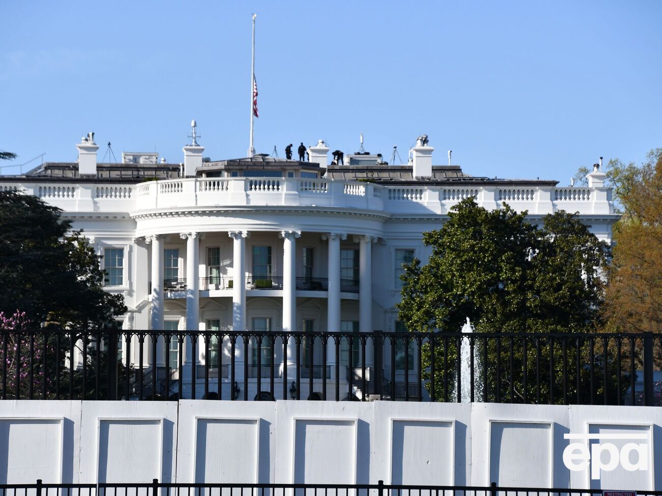 Путин, по словам аналитиков, при любом победителе выборов в США будет пытаться использовать "то, что он считает политической дисфункцией" в США, и трещины в западном единстве