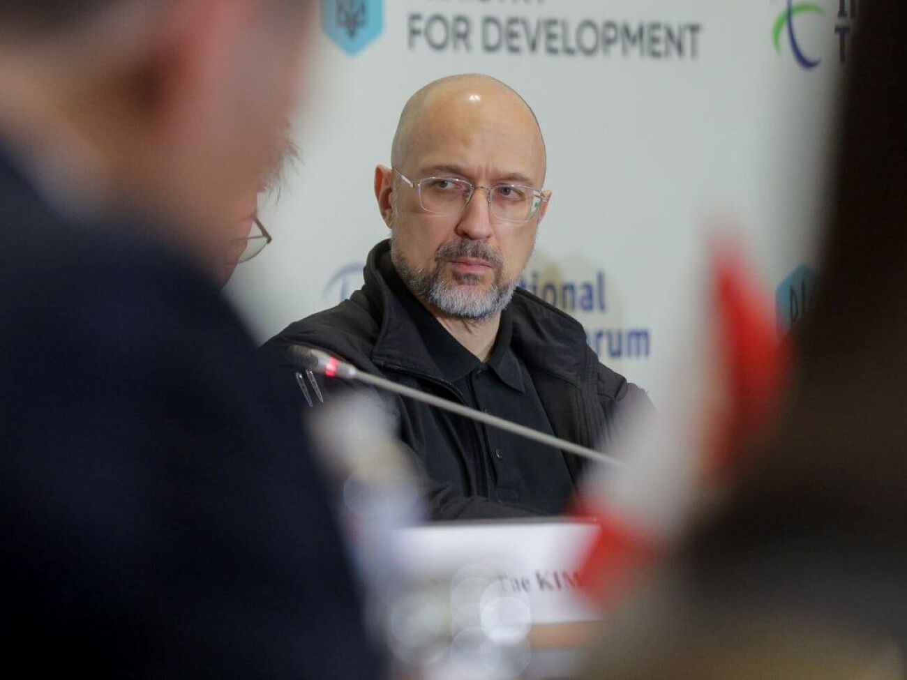 В результате российских атак повреждены 15 гражданских аэропортов Украины, рассказал премьер-министр