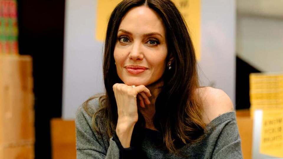 Редакция отметила, что выпуск с Джоли – одна из самых ожидаемых премьер года