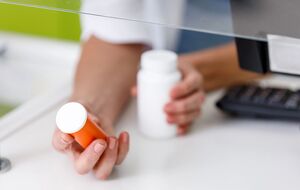 Цены на лекарства в Украине могут быть вдвое или даже втрое выше, чем в Польше, Словакии и других странах ЕС, убеждена Тимошенко