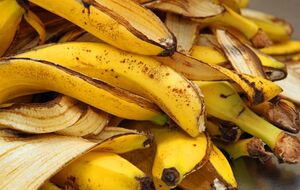 Банановую кожуру можно использовать различными способами