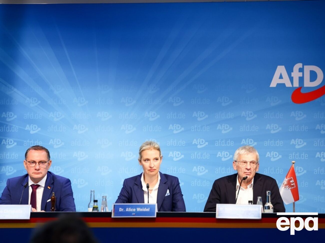 AfD (у центрі на фото – кандидатка в канцлери від партії) пропонує зняти санкції з РФ