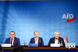 AfD (в центре на фото кандидат в канцлеры от партии) предлагает снять санкции с РФ