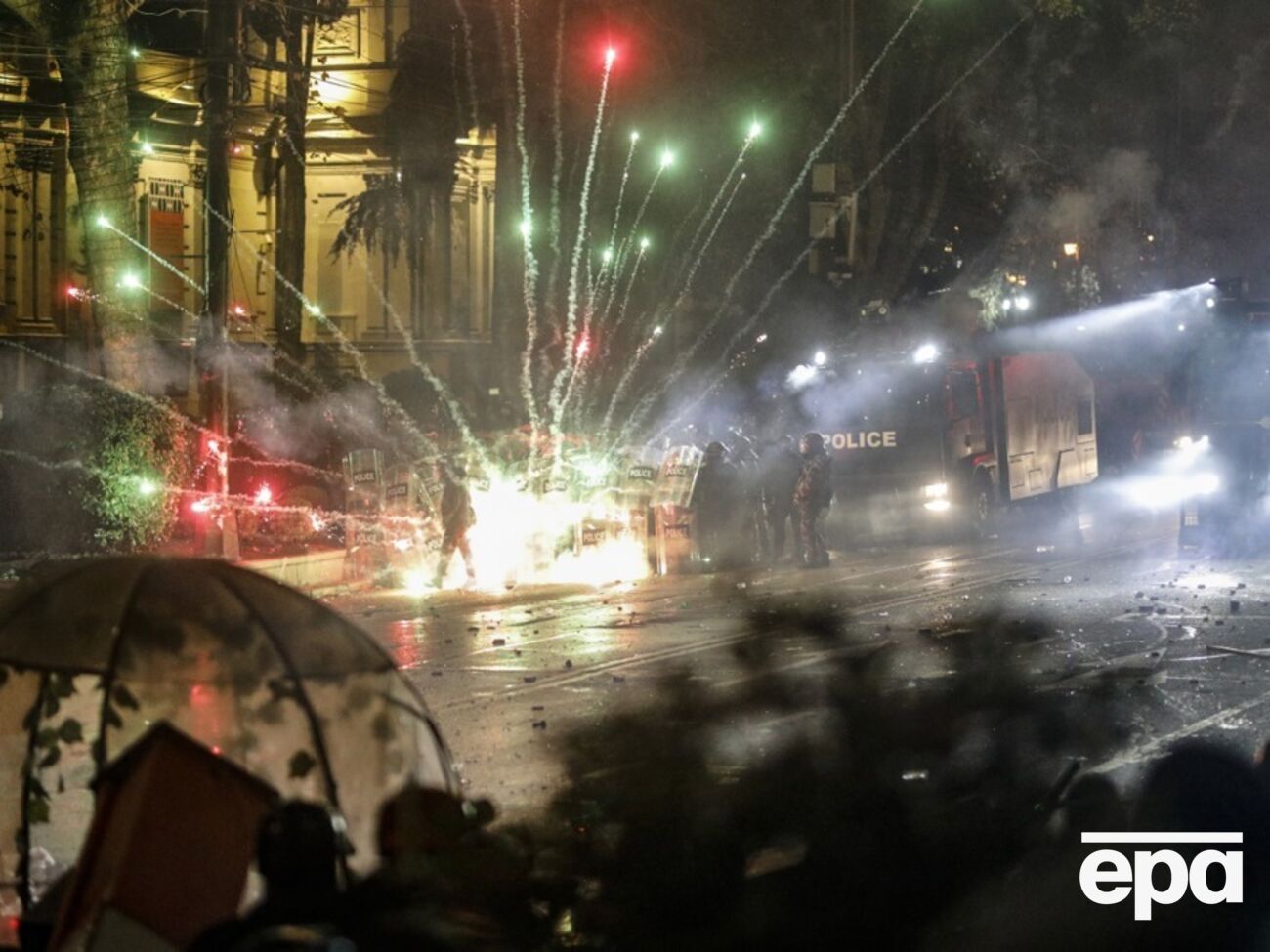 На улицах Тбилиси происходят столкновения