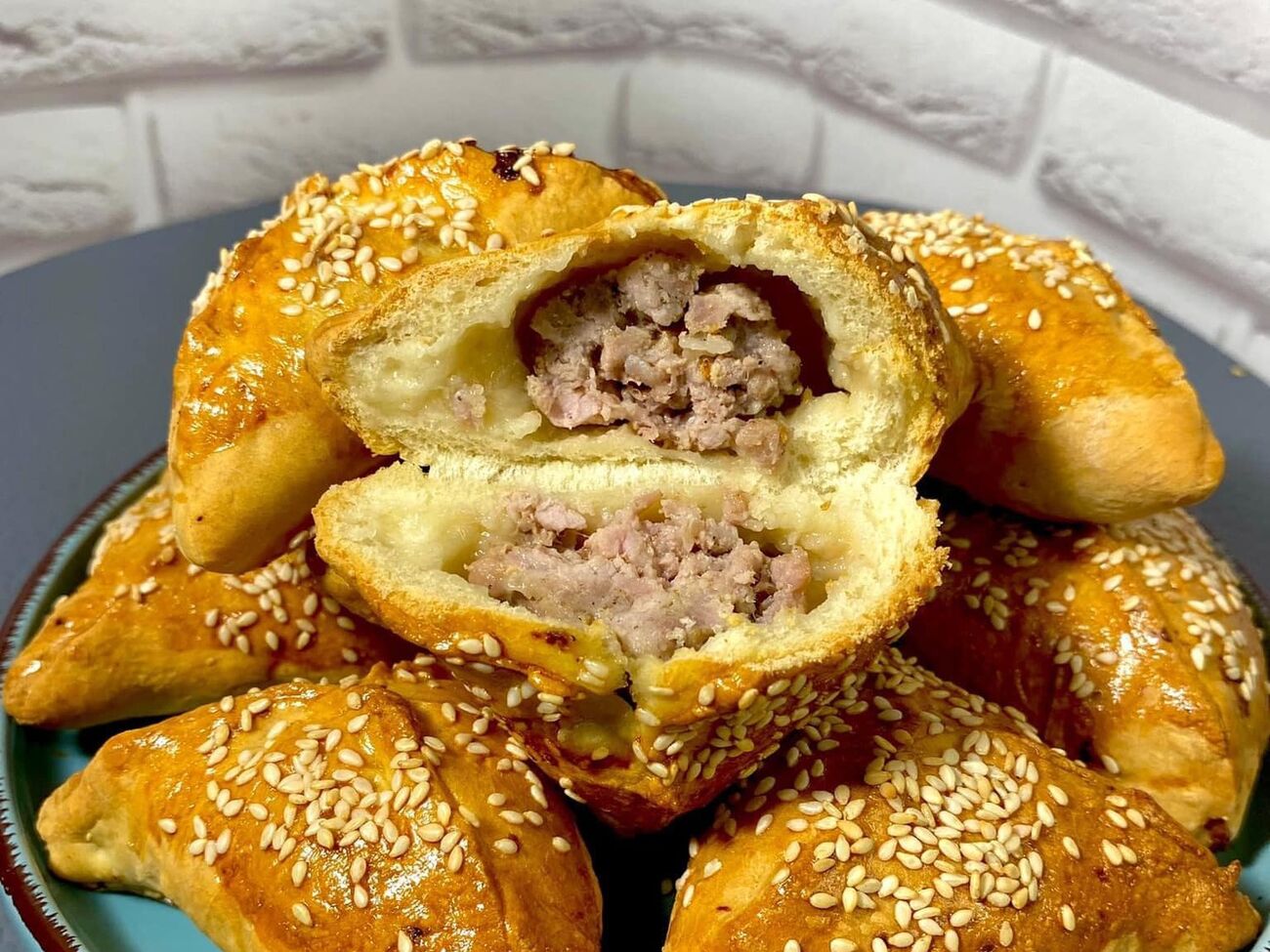 Пирожки имеют сочную начинку