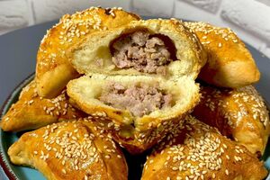 Пиріжки мають соковиту начинку