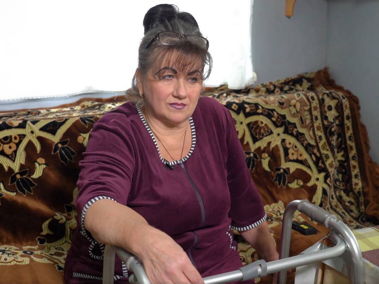 За словами жінки, з-під руїн будинку її витягли сусіди, а військові доправили в лікарню