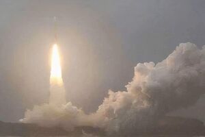 Японская ракета H3 №4 взлетает со спутником связи минобороны из космического центра Танегасима в Минамитане, юго-западная Япония