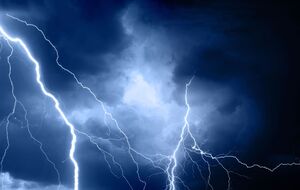 Молния ударила в футболистов, когда они уходили с поля