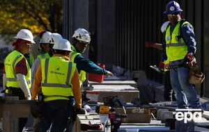 Вокруг Белого дома в Вашингтоне возводят металлический забор