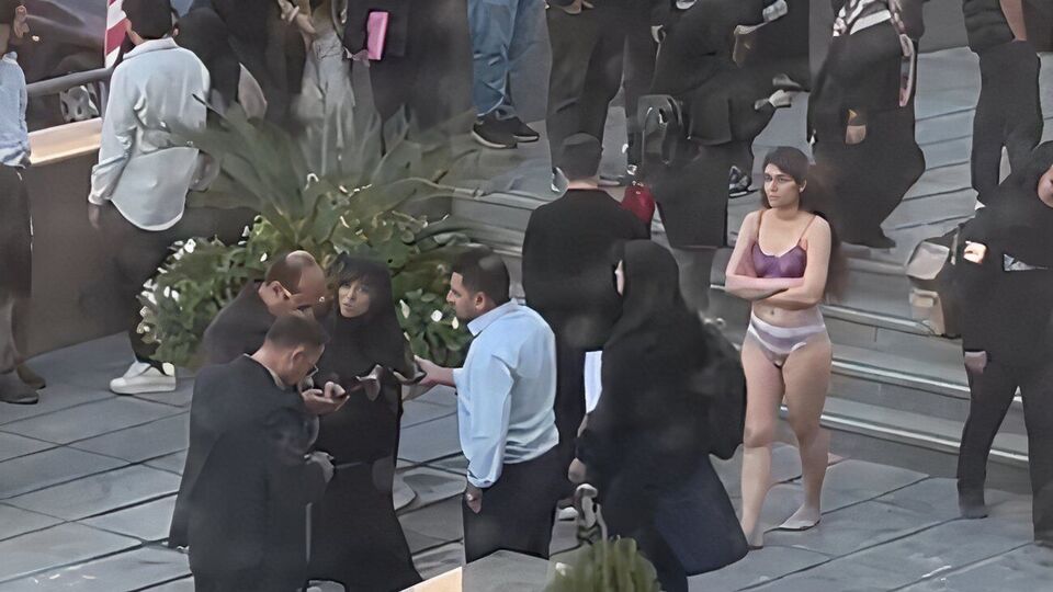 Студентка в Иране разделась на территории университета 2 ноября 2024 года