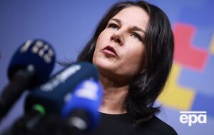 Путін хоче унеможливити "вільне рішення" України про вступ у НАТО, зазначила Бербок