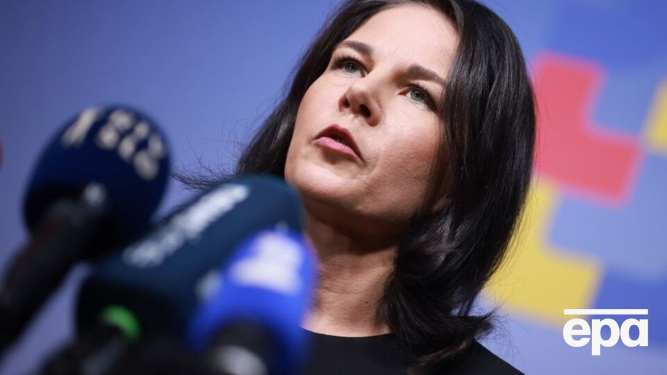 Путін хоче унеможливити "вільне рішення" України про вступ у НАТО, зазначила Бербок