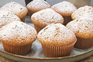 Випікайте кекси в духовці за температури 200 °С приблизно 30 хвилин