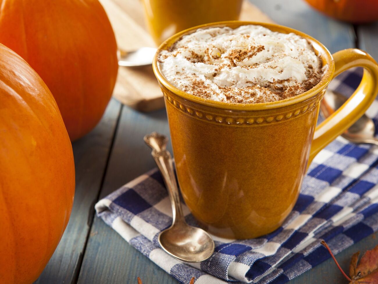 Кофе подают со сливками