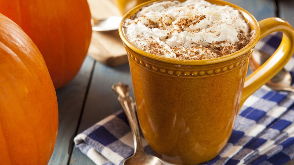 Кофе подают со сливками