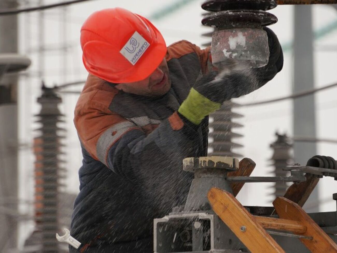 Компания подчеркнула, что продолжает выполнять свои обязательства и обеспечивает выполнение операционных функций