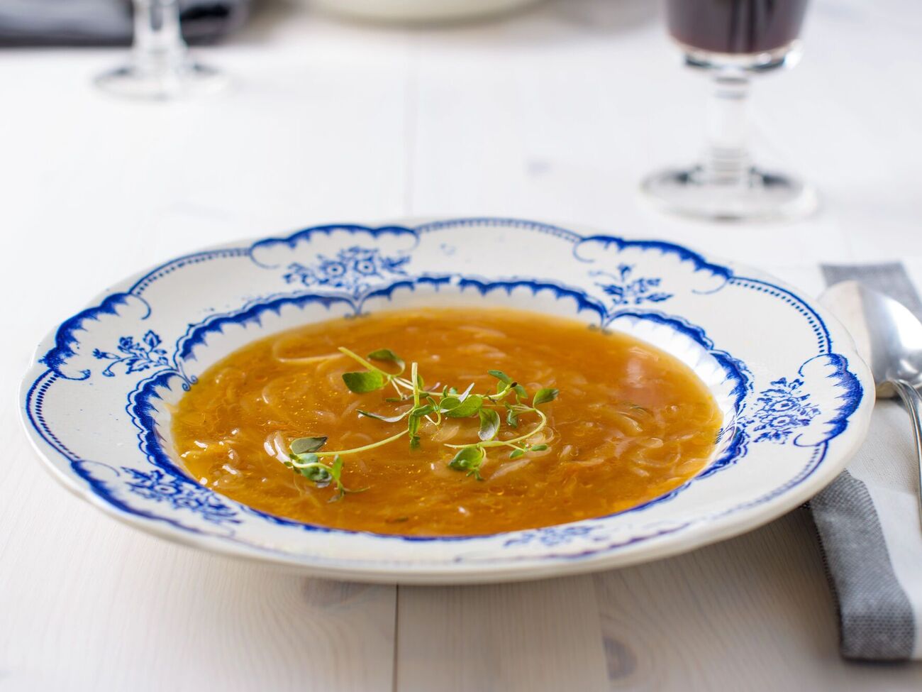 Цибулевий суп – це страва французької кухні