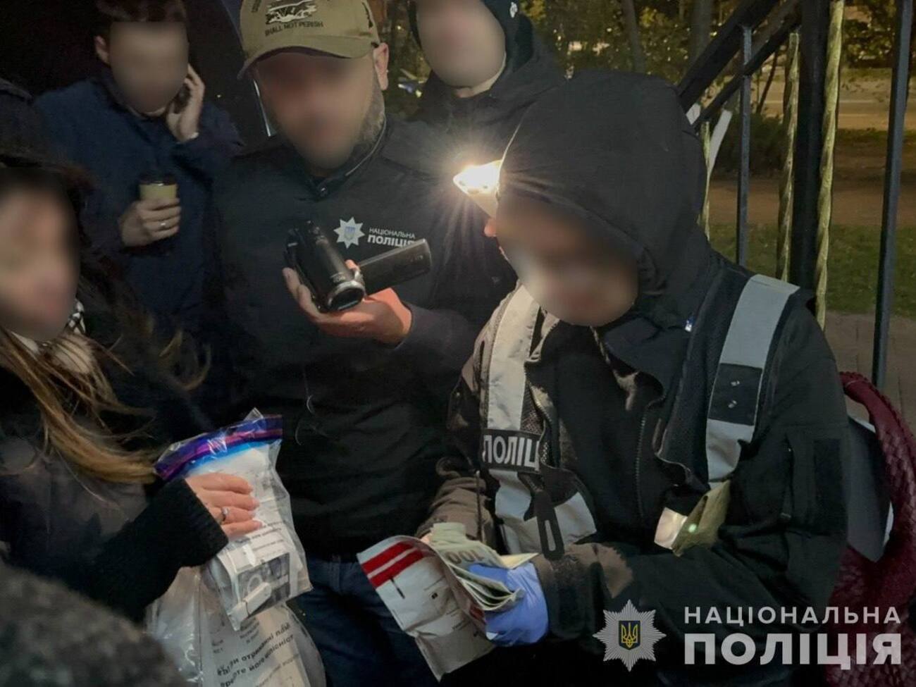 Полиция утверждает, что поймала фигурантку в момент получения взятки