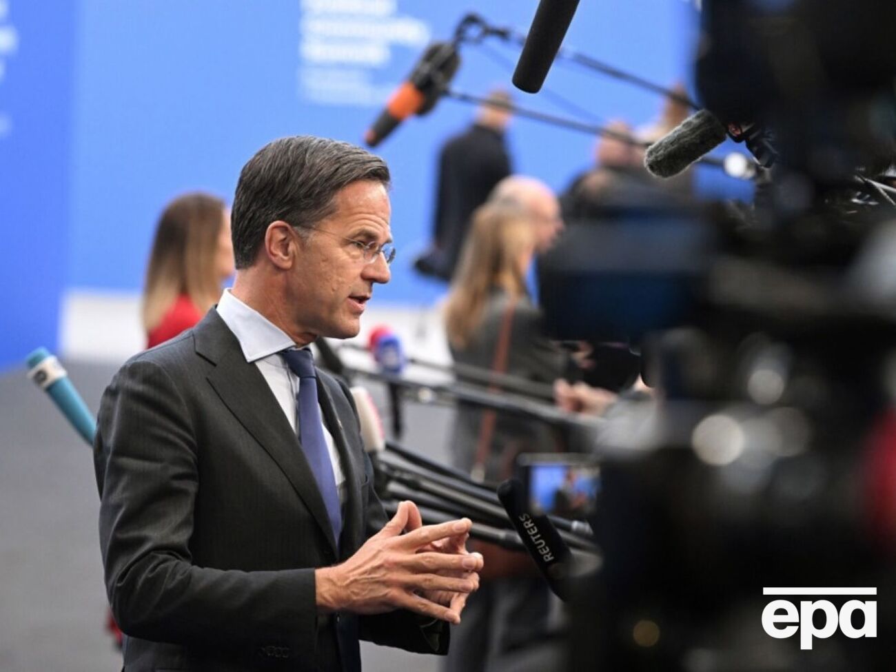 По словам Рютте, благодаря усилиям республиканца страны – члены НАТО начали тратить более 2% ВВП на оборонные нужды