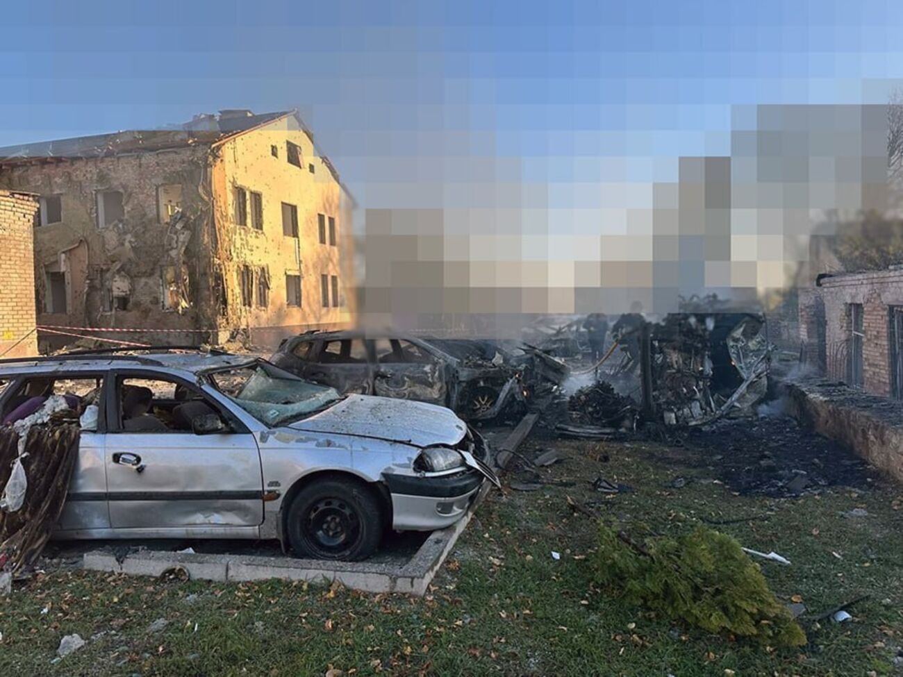 Російський КАБ влучив в обласний онкологічний диспансер, де важко поранив лікаря, розповіли в Запорізькій ОВА