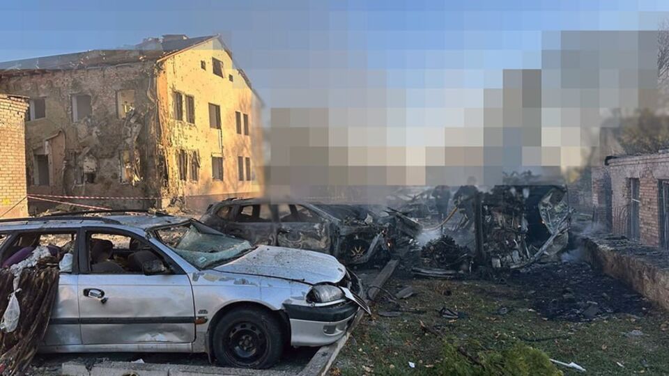 Російський КАБ влучив в обласний онкологічний диспансер, де важко поранив лікаря, розповіли в Запорізькій ОВА