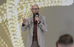 Украинские власти и западные союзники должны объяснить Трампу, что победа РФ будет означать поражение США перед всеми диктаторскими режимами, считает Яценюк