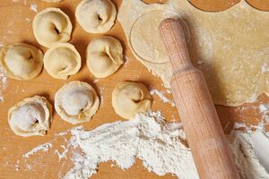 Забивати заварне тісто для пельменів борошном не варто