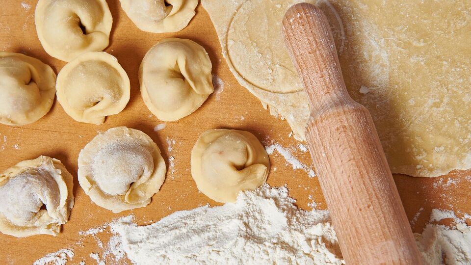 Забивати заварне тісто для пельменів борошном не варто