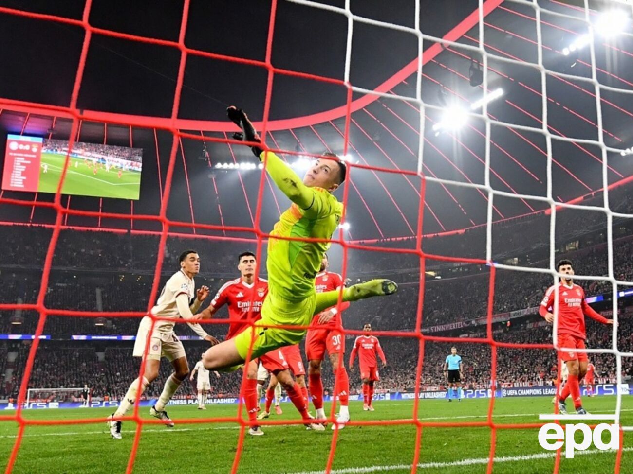 Трубин пропустил мяч в поединке "Бенфики" против "Баварии"