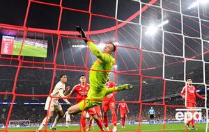 Трубин пропустил мяч в поединке "Бенфики" против "Баварии"