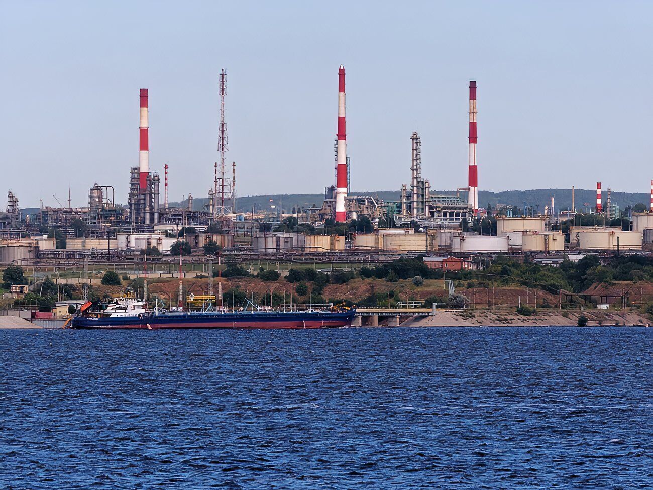 У Росії після атаки дронів горів Саратовський НПЗ