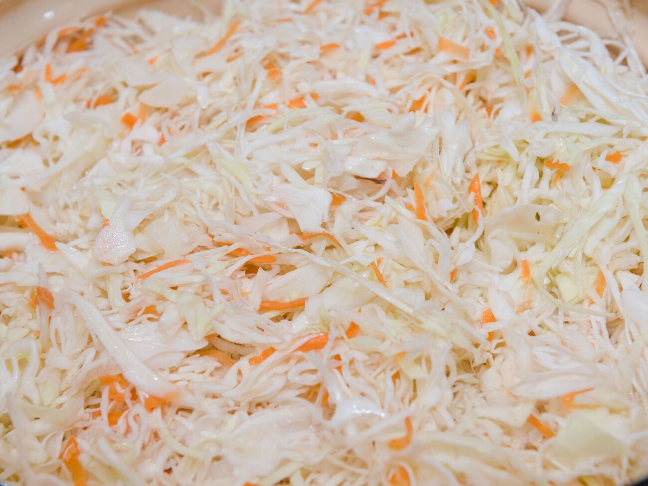 Капуста в банці має бути покрита своїм соком-розсолом