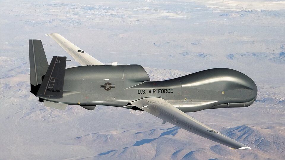 Безпілотник НАТО RQ-4D під час патрулювання