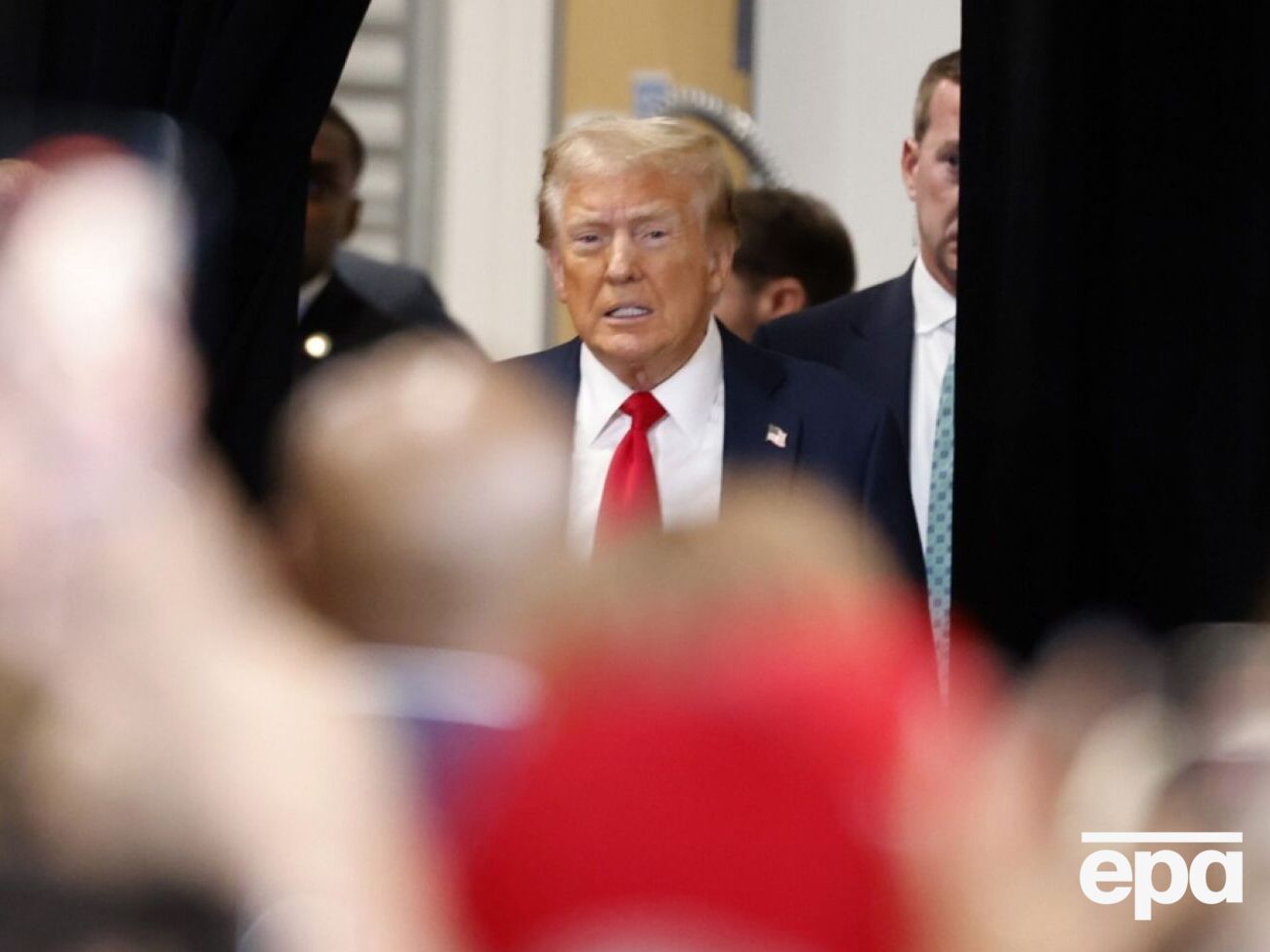 Європі варто почекати до інавгурації Трампа, щоб зрозуміти його справжні наміри стосовно України, розповів чиновник