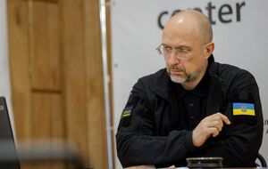 Никаких ограничений на заготовку дров для людей "нет и не будет", заявил премьер